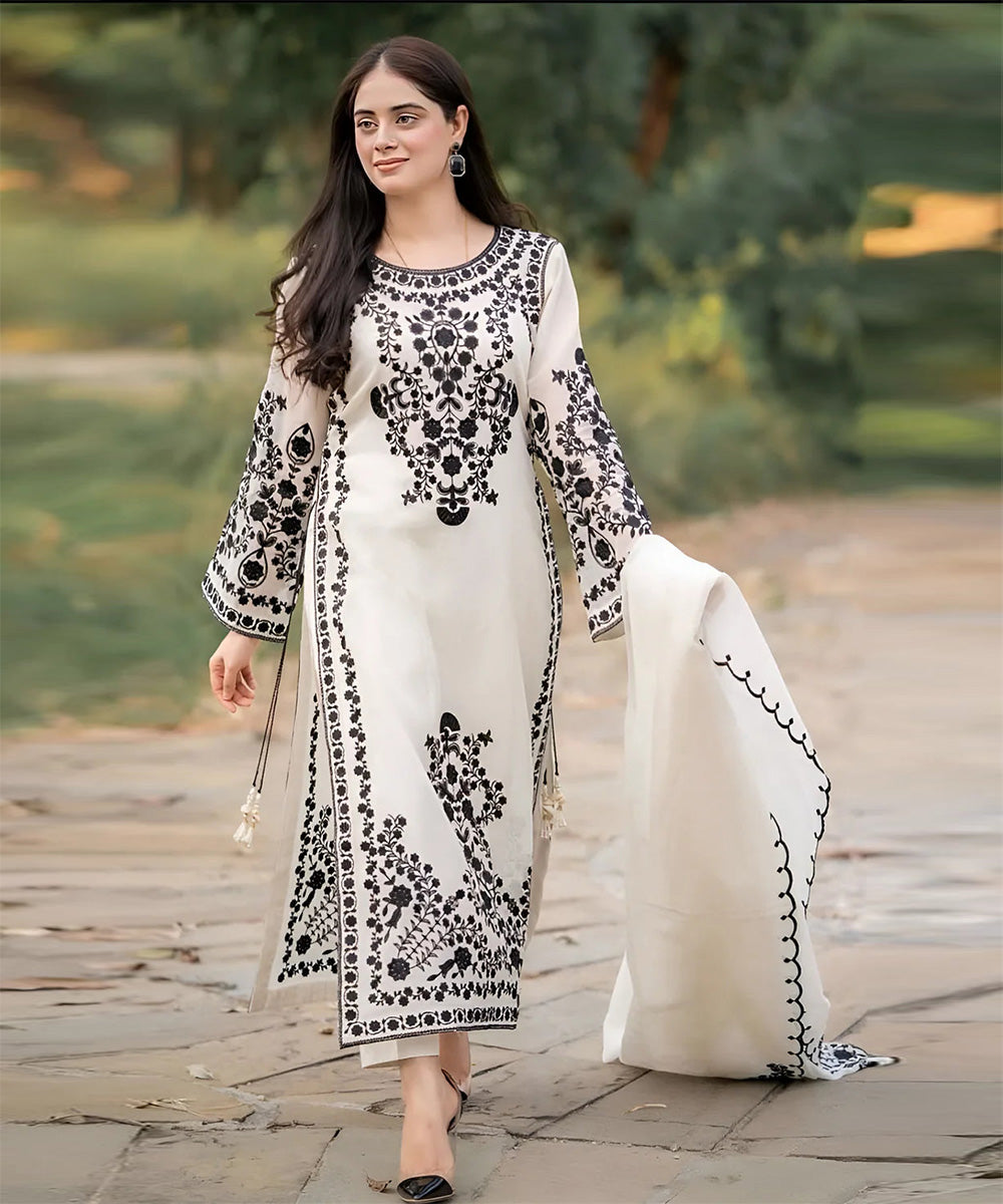 Lawn 3PC Embroidered With Chiffon Embroidered Dupatta-1031