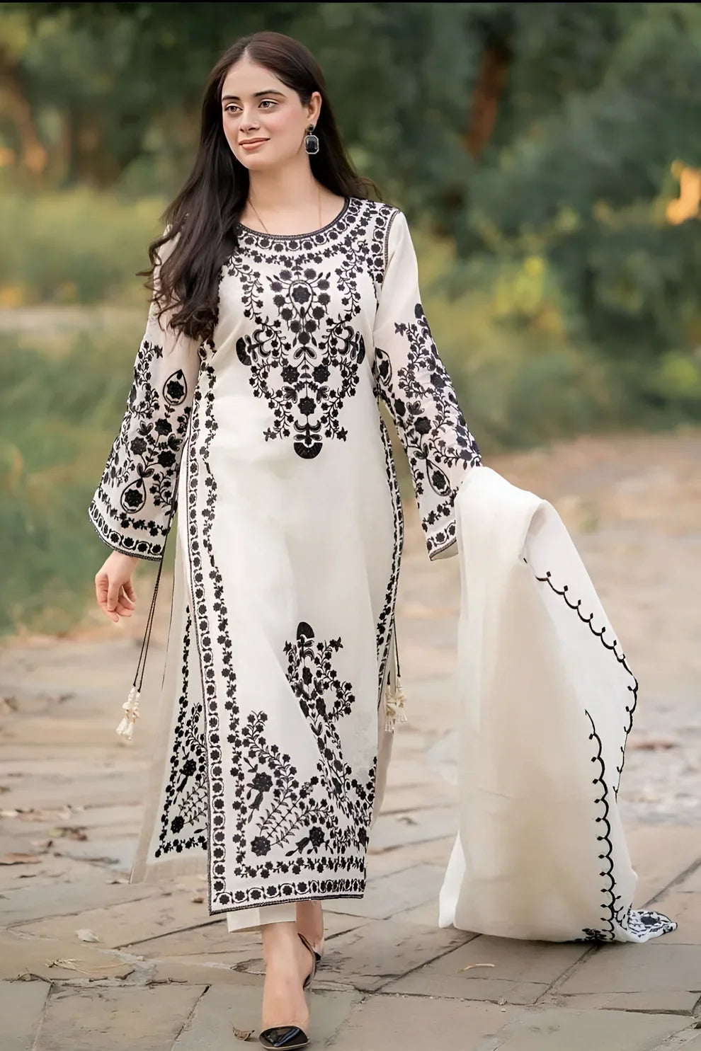 Lawn 3PC Embroidered With Chiffon Embroidered Dupatta-1031